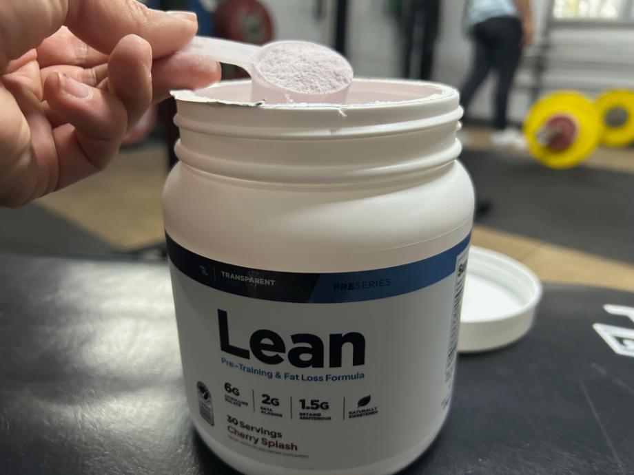 A scoop of Transparent Labs LEAN pre-workout.