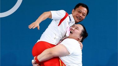 Li Wenwen Dominates 2024 Olympics, Wins Weightlifting Gold for China