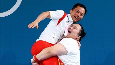 Li Wenwen Dominates 2024 Olympics, Wins Weightlifting Gold for China